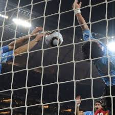 Diego forlan stunning free wm 2010 südafrika viertelfinale uruguay vs. Luis Suarez Handball Was Uruguay Star S Act Vs Ghana So Bad Sports Illustrated
