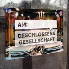 Jeder monat hat entweder 30 oder 31 tage. Tur Schild Betriebsferien Beschreibbar Edel Praktisch