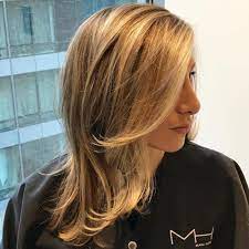 The Top 24 Medium Hairstyles For Oval Faces In 2021 Oval Face Hairstyles Hair Styles Medium Hair Styles