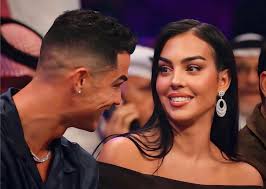 La hija de Lili Estefan desata controversia tras su discurso en el certamen  Miss Cuba Universo. El video de su intervención ha provocado un intenso  debate en redes sociales. ¡Dale play en