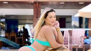 Deolane Bezerra, ex-Fazenda, usa seu menor fio-dental e empina: “Isso a  Record não mostrou” -