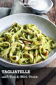 Tagliatelle With Pea Mint Pesto Rezept Tagliatelle Gesunde Rezepte Erbsen