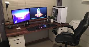 Raise the ikea linnmon tabletop on custom ikea hair or lerberg legs to build stylishly modern desks. Generic Ikea Setup V2 Diy Computer Desk Gaming Desk My New Gaming Setup Desk Ikea Linnmon New Ikea Desk Diy Computer Desk Ikea Desk Computer Desk My Sonhos