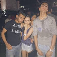 Filmmaker anurag kashyap is enjoying spending time with daughter aaliyah in los angeles, us. Aaliyah Kashyap On Twitter Skrillex With Ibrahim7khan Nirvankhan15 Jessicaguwalani Http T Co Trccx4dzhi