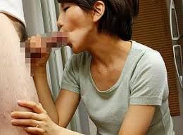息子に身体を許す母 夫の隣で 高梨あゆみ 濃厚ザーメンを口内射精 動画エロタレスト