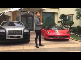 Menerusi satu video, aliff syukri dengan riak wajah yang berang memegang sekeping kertas bersaiz lebih besar daripada mukanya korang tahu tak membezakan antara aliff aziz dengan aliff syukri? Terlajak Tipu Cukai Jalan Rolls Royce Ghost Milik Aliff Syukri Disita Jpj