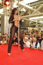 Sexy Russian brunette Julia P shows all her holes on stage — Russian Sexy  Girls