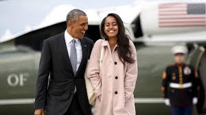 Malia obama made her official debut at harvard university in cambridge, massachusetts on tuesday — but rather than a presidential affair, she and her parents michelle and barack kept the entire event. Malia Obama Will Spend Her Gap Year Before Harvard Learning About Movies With The Weinsteins Who Made Pulp Fiction And The Founder Quartz