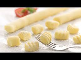 Zin In Gnocchi Probeer Onze Glutenvrije Versie Met Spinazie En Daslook De Beste Gnocchi Maa Gluten Free Gnocchi Recipes Foods With Gluten Gluten Free Recipes