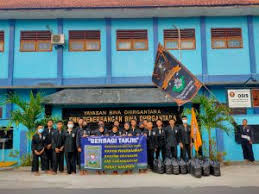 @dandi_setiawan747( instagram ) @bilal_muadzin ( instagram ) @mada_pranata (instagram ). Siswa Psht Smk Penerbangan Solo Berbagi Takjil