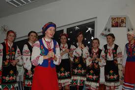 У ніч проти андрія дівчата з'ясовують долю за допомогою ворожіння. Vorozhinnya Na Andriya V Iftazhi Shidnoyevropejskij Nacionalnij Universitet Imeni Lesi Ukrayinki