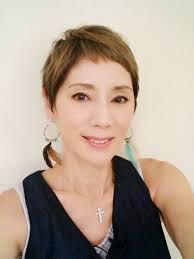 秋野暢子 ごきげんよう 今日放送です 髪型 ベリーショート レディース ショートのヘアスタイル 50代 ヘアスタイル ミディアム