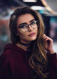 Beautiful Long Hairstyles And Glasses Looks With Glasses In 2019 Portrait Photography Women Portrait Girl Photography