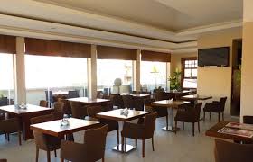 طاولات المطاعم الأنواع والخواص ومميزات كل منها كل شيء عن البناء