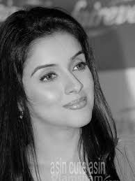 South Queen- Trisha Krishnan « •