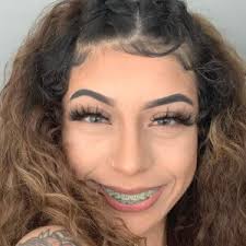 Mayra Bonilla's Instagram, Twitter & Facebook