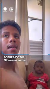 O papai Ian Marcos cantando para a mini-querida Ayla Sophia não é a coisa  mais linda?! Olha a carinha dela… 📺 Vídeo