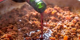 Dabei überwiegt zuerst der alkohol, später dann das wasser im entstehenden dampfgemisch. Verdampft Alkohol Beim Kochen Hungry For Science Derstandard At Diskurs