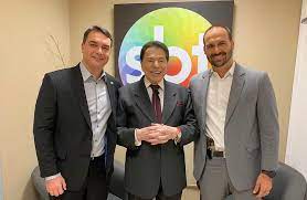 8 hours ago · o senador flavio bolsonaro, filho de jair bolsonaro, fez um tweet informando que o pai não deve precisar passar por cirurgia. Silvio Santos Recebe Eduardo E Flavio Bolsonaro No Sbt Brasil Pleno News