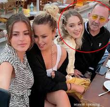 Sarı kırmızılı taraftarlar galatasaray'daki başkanlık yarışını yakından takip ediyor. Sergen Yalcin Sevgilisi Ile Tatilde