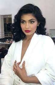 log in kylie jenner kurze haare haar und beauty styling kurzes haar