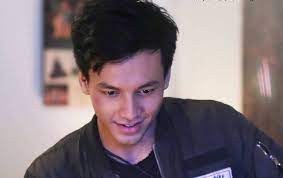 Dipasangkan dengan amanda rawles keduanya bisa membangun chemistry yang baik. Beredar Foto Topless Jefri Nichol Untuk Dear Nathan Hello Salma Netter Dibuat Tak Sabar