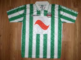Seit 2004 bieten wir die möglichkeit fußballtrikots, fanartikel und sportswear preiswert zu erwerben.ob zur wm, für den stadionbesuch, zum sport oder vor dem fernseher. Sk Rapid Wien Home Fussball Trikots 1996 1998