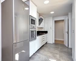 En blanco es perfecta porque combina con todo tipo de materiales y estilos. Cocinas Modernas En Madrid Muebles De Cocina En Hnos Perez