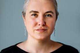 Sarah Waters mixes true crime and romantic strangers in 'Paying Guests'