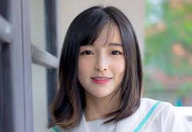 10 model rambut pendek sebahu yang lagi trend di 2021. 36 Model Rambut Pendek Sebahu Oval Segi Ikal