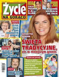 She is a polish journalist. Katarzyna Dowbor Zycie Na Goraco Magazine 01 April 2021 Cover Photo Poland
