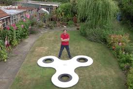 Watch World S Largest Fidget Spinner In Action Upi Com