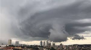 Granizo é um tipo de chuva caracterizada pela precipitação de pedras de gelo em formato esférico. Jundiai Teve Muitos Estragos Com As Chuvas Jornal Da Regiao