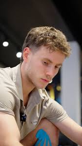 Neue Rolle, gleiche Leidenschaft 💪🏼: Früher Sprintduelle, heute  Terminkalender-Taktik 📅💻. Vom Spielfeld ins Office — jetzt unterstütze  ich die, die auf dem Platz alles geben! #neuesspielfeld #regeneration  #vomplatzinsbüro #sportbusines ...