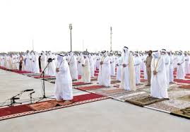 تتابعاً في قائمة اجازات الامارات 2021 إجازة عيد الأضحى المبارك التي تبدأ تكبيرات صلاة العيد وهي تملأ السماء، تتبعها مناسك ذبح أضاحي العيد في الإمارات، انتهاءً بتوزيع العيديات ورؤية. Ù‚Ø·Ø± ØµÙ„Ø§Ø© Ø§Ù„Ø¹ÙŠØ¯ Ø¨Ø§Ù„Ù…Ø³Ø§Ø¬Ø¯ ÙˆØ§Ù„Ù…ØµÙ„ÙŠØ§Øª ÙˆÙ‚ØµØ±Ù‡Ø§ Ø¹Ù„Ù‰ Ø§Ù„Ø±Ø¬Ø§Ù„ Ø§Ù„Ø®Ù„ÙŠØ¬ Ø£ÙˆÙ†Ù„Ø§ÙŠÙ†