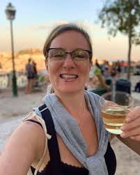 My sister's a pool shark. Who knew? #poolshark #shootingpool  #solidsandstripes #hangingoutwithfamily #havingfunwithfamily #beerandpool  #greenwichvillage #greenwichvillagenyc #cellardog #iloveny #ilovenyc  #therobinscene