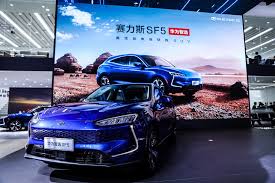 Its very first car was ca72 based on a 1955 chrysler. Huawei Starts To Sell New Seres Sf5 Car In Its China Flagship Stores