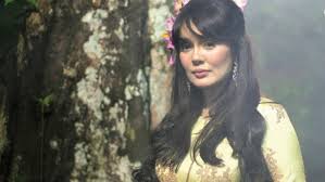 Katanya, dia sudah bersedia untuk bergelar isteri semula. Membedah 5 Lagu Dari Filem Hantu Kak Limah Spoiler Alert