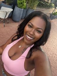 Hey! Im Kiera. My birthday is December 23. Im 23 years old! Im from  Indiana! I would love to make some new friends! I would love to have a male  bestie haha.