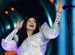 She attended catholic schools before. Lorde Delays New Album Release After Death Of Dog Pearl The Independent The Independent