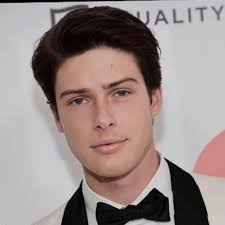 Elise Bates (@elise_bates15)