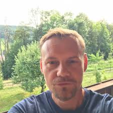 Prof. Ing. Jan Macek, DrSc., a Ing. Josef Morkus, CSc., z Centra vozidel  udržitelné mobility při Fakultě strojní ČVUT provedli detailní analýzu  životního cyklu (LCA) pro model Hyundai Kona v šesti variantách