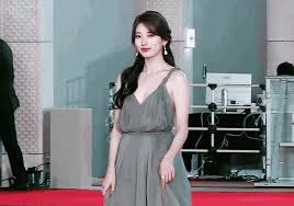 Actor bae suzy received a beautiful gift on her birthday from the luxury fashion brand dior. Suzy Bae Suzy Gif Suzy Bae Suzy Dior Discover Share Gifs