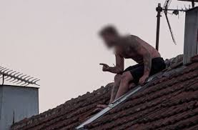 Immer auf dem laufenden mit haus & grund. Schwieriger Einsatz In Waiblingen Mann Bewirft Polizisten Mit Dachziegeln Marbach Marbacher Zeitung