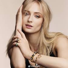 Zhong Chuxi, Sophie Turner, Indya Moore, Chloe Grace Moretz, and Signe  Veiteberg are the faces of the new Louis Vuitton B Blossom jewelry campaign  #钟楚曦 #elainezhong