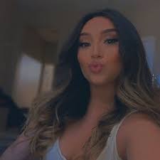 Jennifer Agro's Instagram, Twitter & Facebook