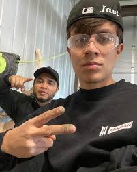 Javier Aragon's Instagram, Twitter & Facebook