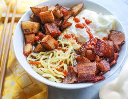 Turn off the heat and put seasoning powder and chopped green onions into the pot and mix them together. Bacon And Egg Breakfast Ramen Recipe Jones Dairy Farm