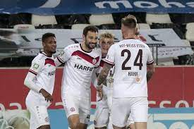 Doch zur pause war sie plötzlich greifbar. Rwe Siegt 6 1 Gegen Wuppertal Vier Tore Von Simon Engelmann Essen Borbeck