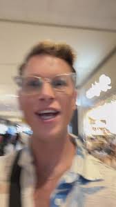 These scammers must be taking improv classes 😂